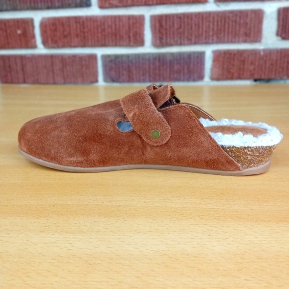 NWT Zodiac 'Maui' Saddle Suede Faux Fur Lined Cozy Clog in Cognac - Picture 4 of 6